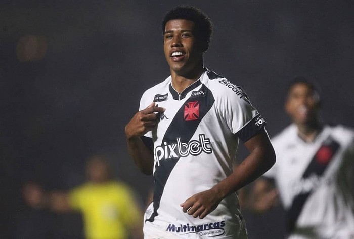 Chelsea and Vasco da Gama are closing in on agreement for Andrey Santos loan after deal collapsed with Palmeiras, it’s almost done 🚨🔵🇧🇷 #CFC  Vasco accept Chelsea key condition for Andrey to play U20 World Cup — he will return to London in July.  Medicals will take place soon.